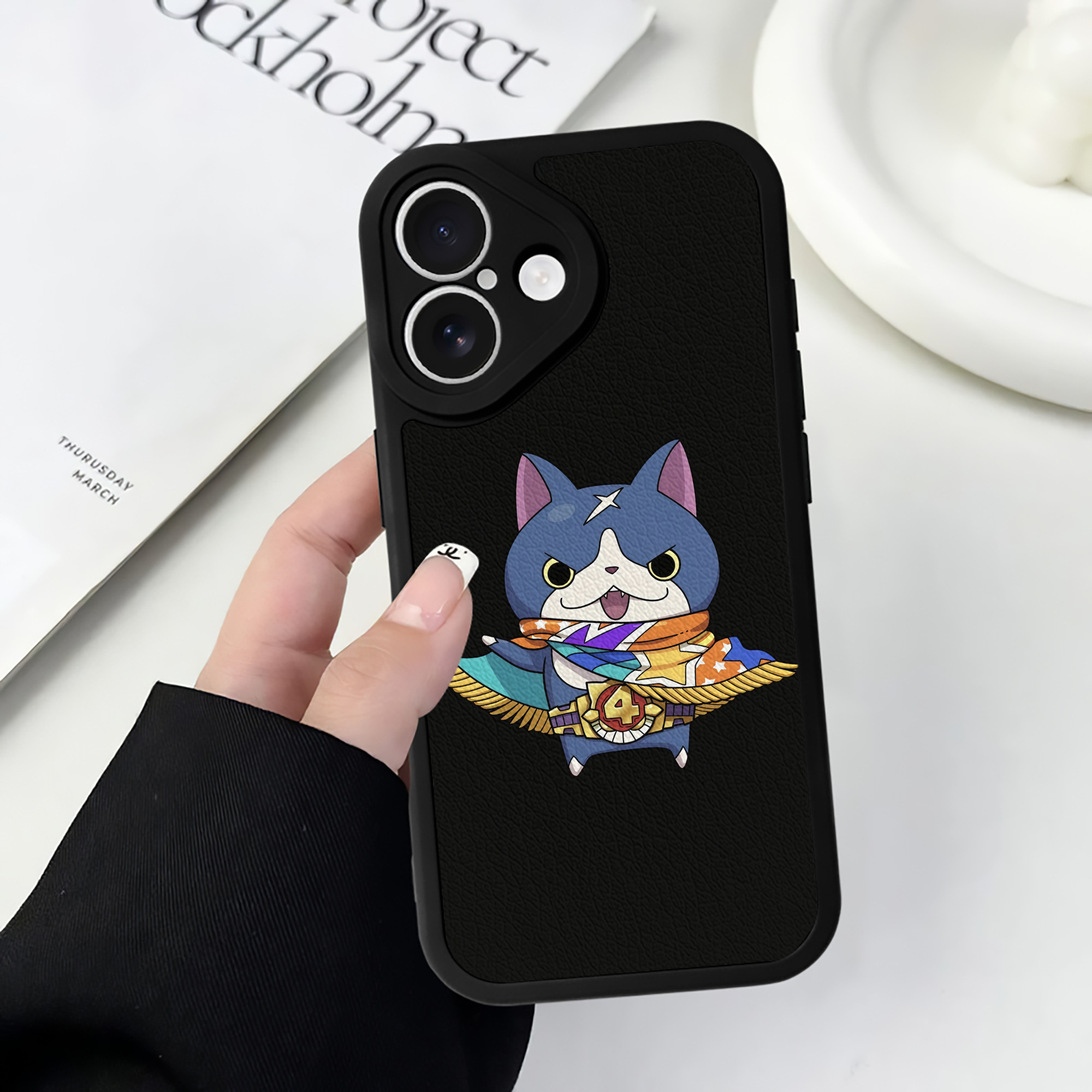 （画像用） 妖怪ウォッチ Yo-kai Watch 【iPhone 16シリーズ対応】シリコンスマホケース（レザー調） 材質：シリコン